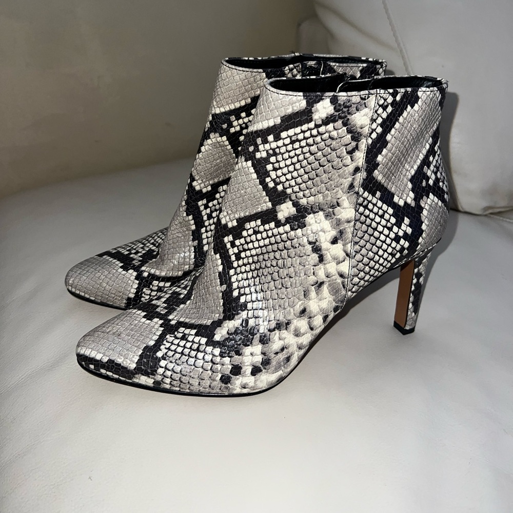 Banana Republic Snake Print Ankle Boots Size 9
